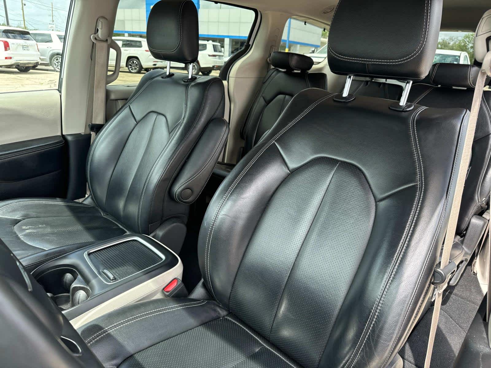 2022 Chrysler Pacifica Touring L photo 32