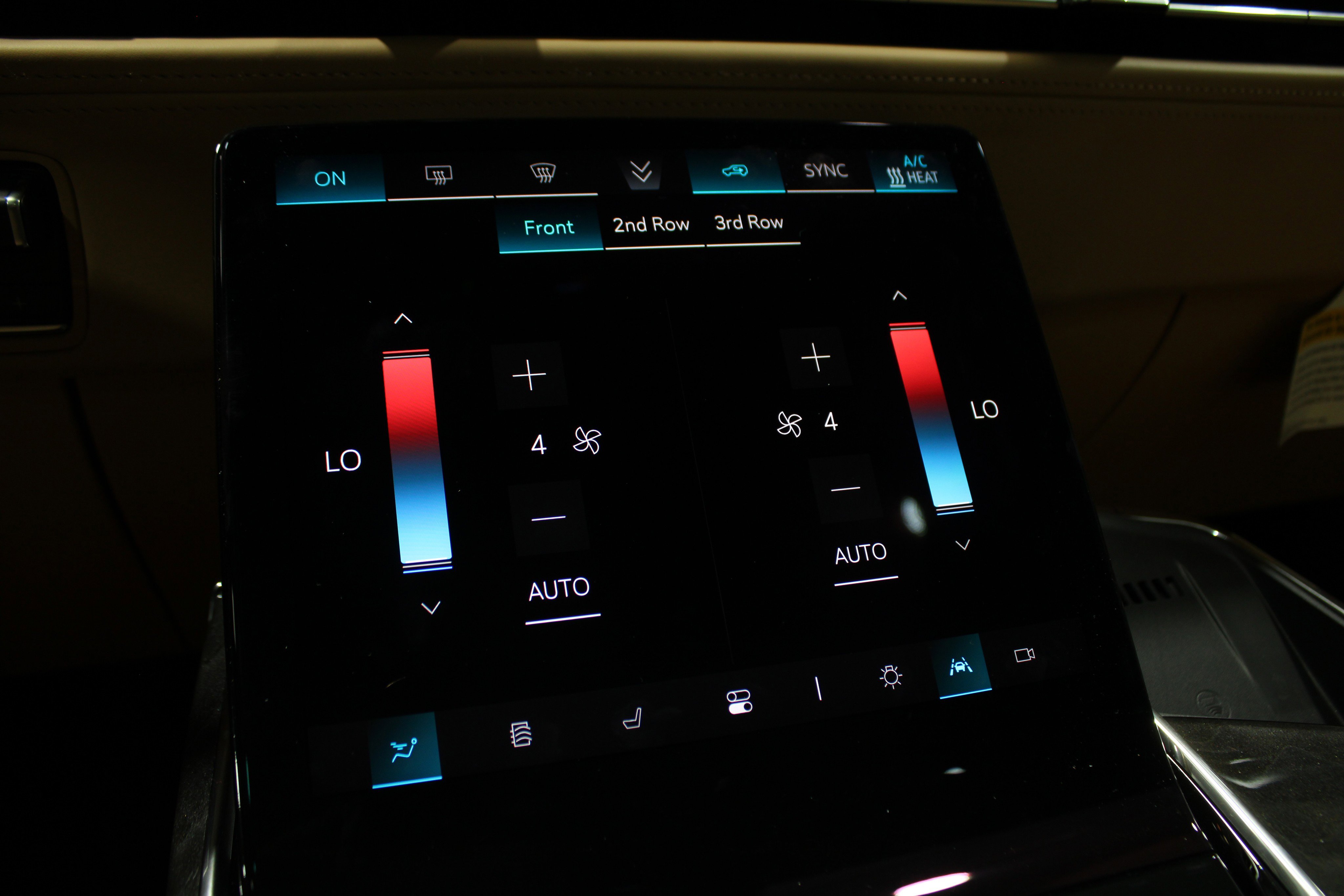 2025 Cadillac Escalade IQ Luxury photo 19