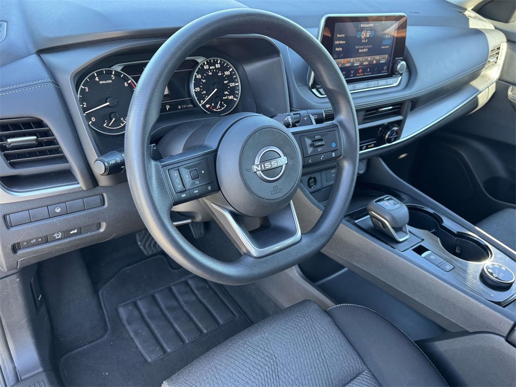 2024 Nissan Rogue SV photo 2