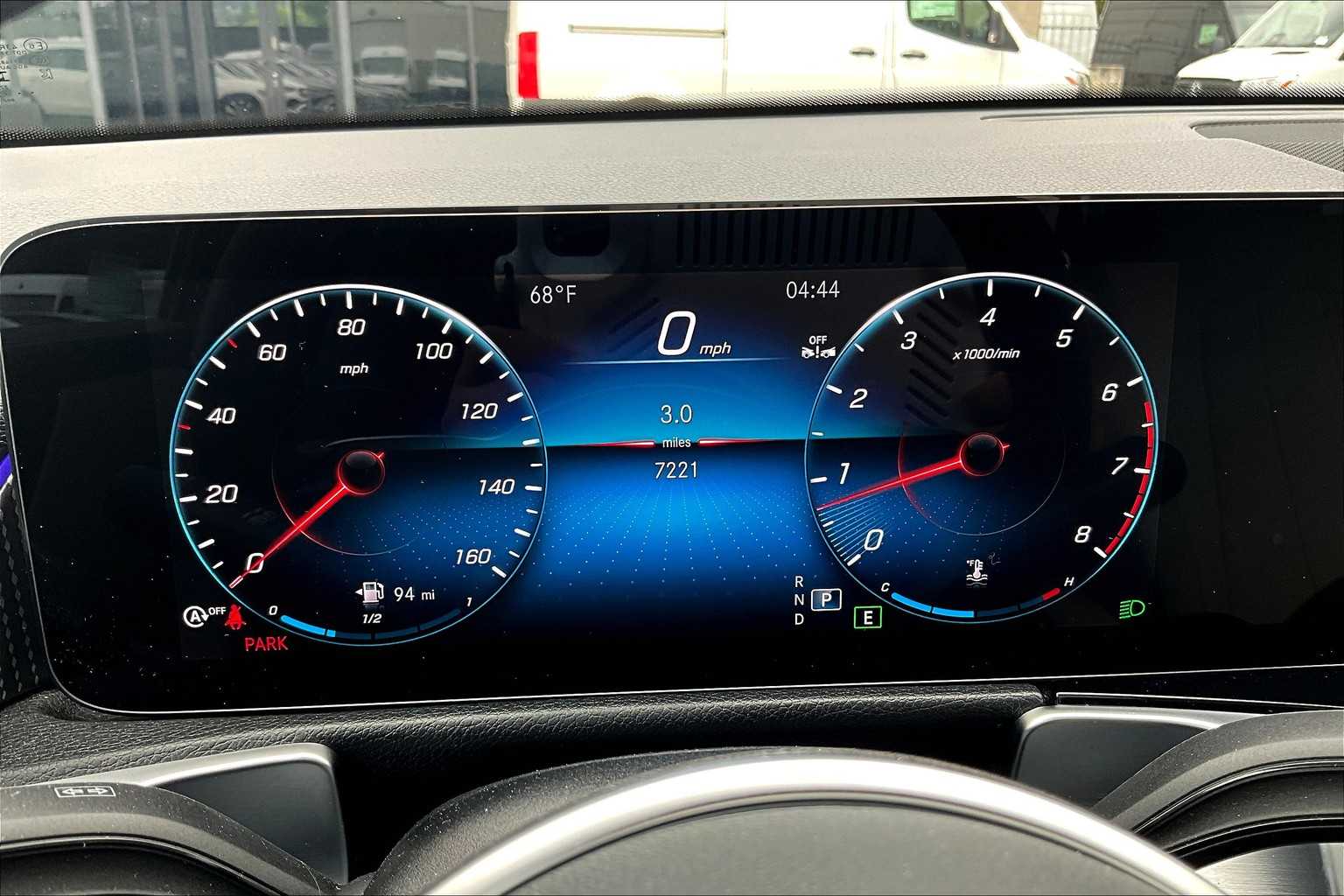 2023 Mercedes Benz GLB 250 photo 24