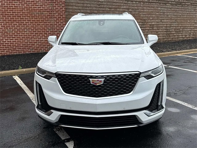 2025 Cadillac XT6 Luxury photo 2
