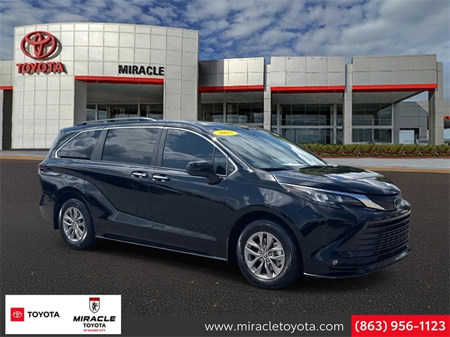 2025 Toyota Sienna XLE