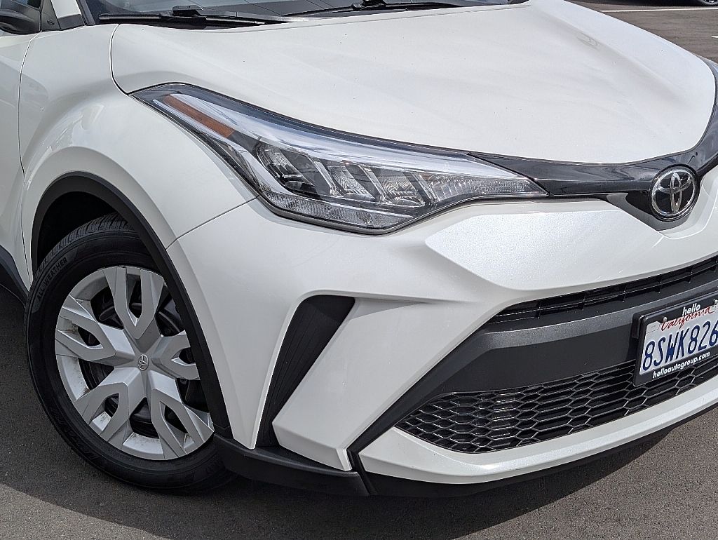 2020 Toyota C-HR LE photo 3