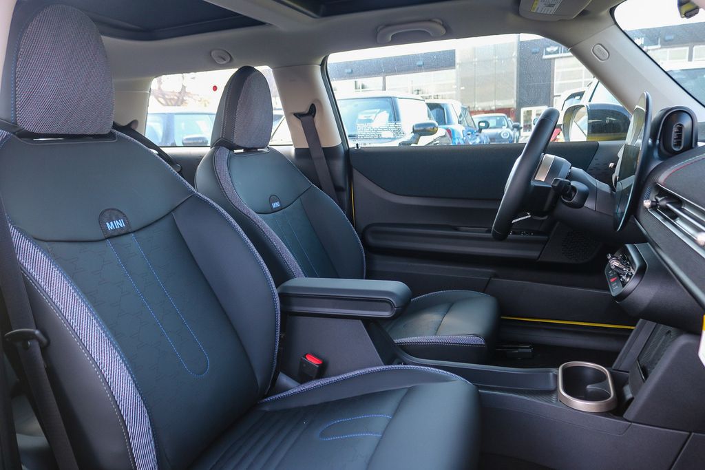 2025 Mini Cooper 2 Door Hardtop Signature photo 15