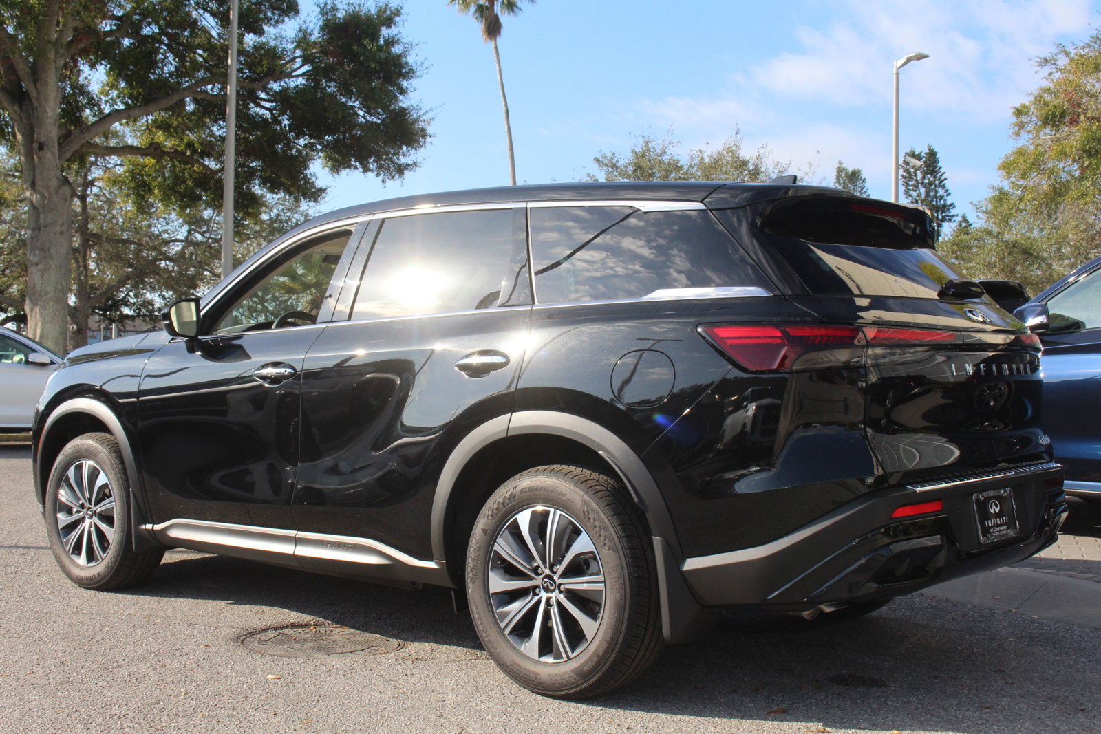 2025 Infiniti QX60 Pure photo 3