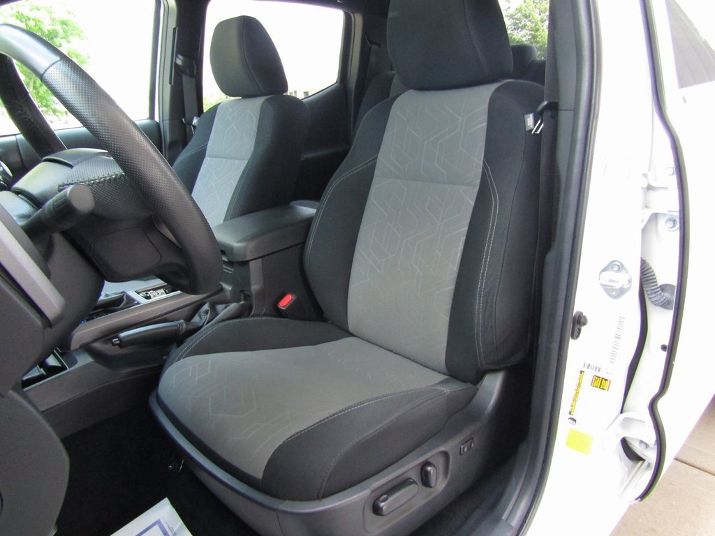 2023 Toyota Tacoma Double Cab V6 photo 14