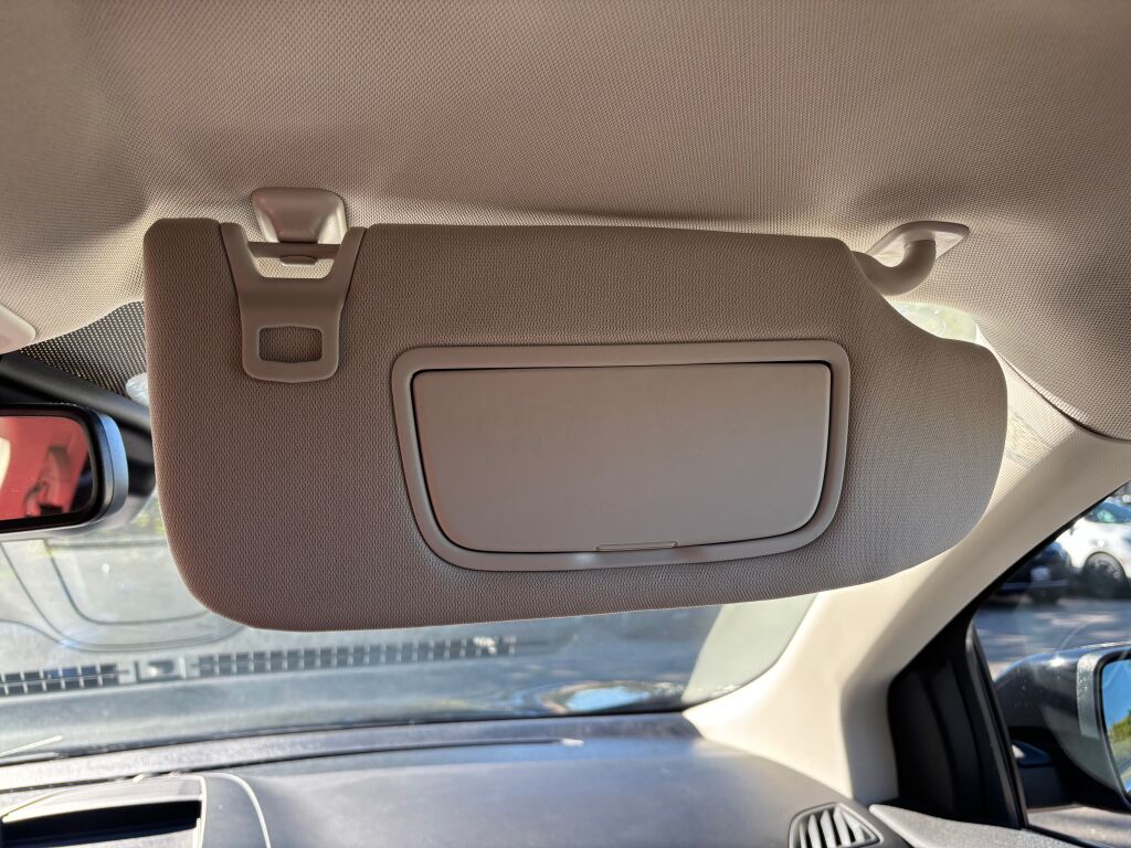 2023 Ford Edge SEL photo 25