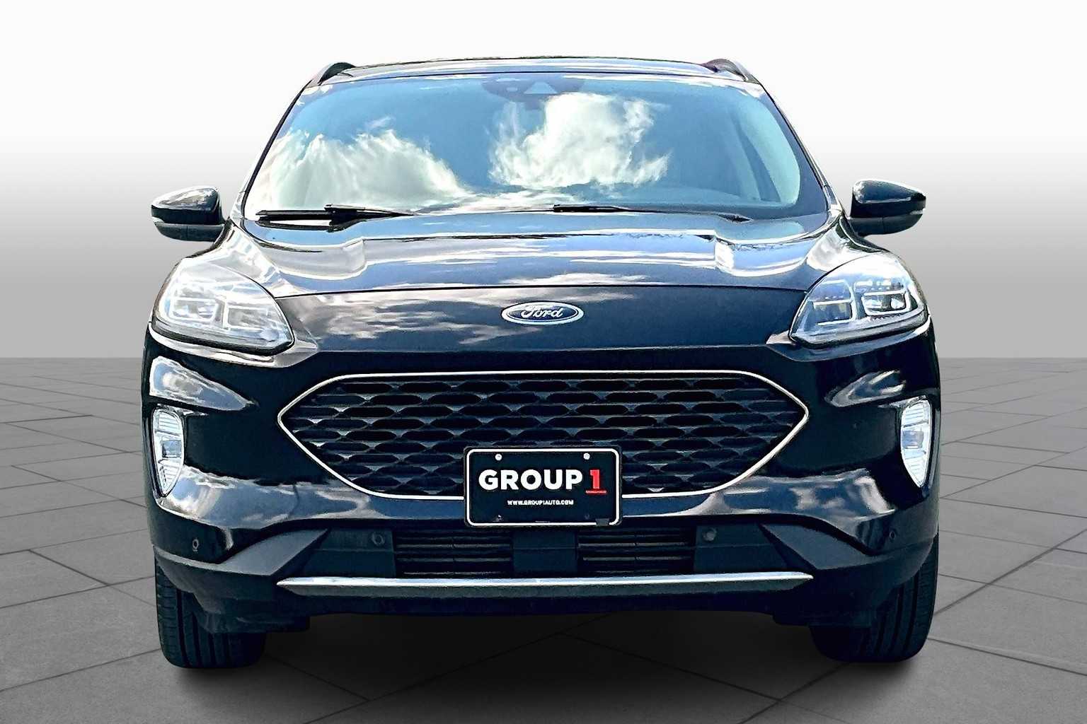 2020 Ford Escape Titanium photo 3