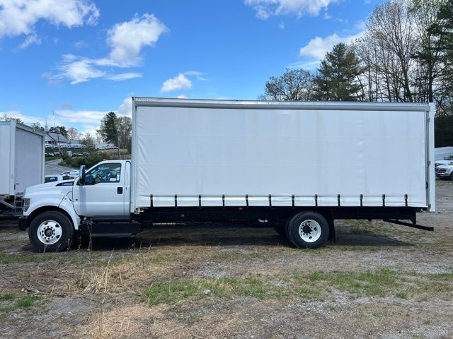 2025 Ford F-650 photo 3