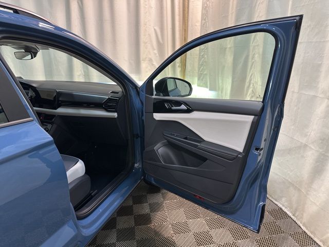 2025 Volkswagen Taos S photo 29