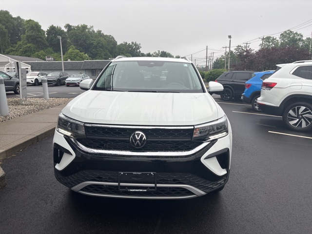 2024 Volkswagen Taos SE photo 3