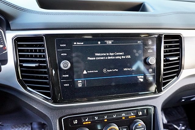 Used 2022 Silver Volkswagen 3.6L V6 SE w/Technology image 25