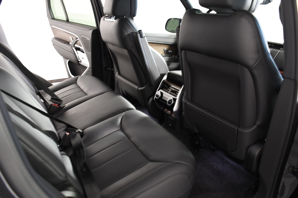 2025 Land Rover Range Rover SE photo 21