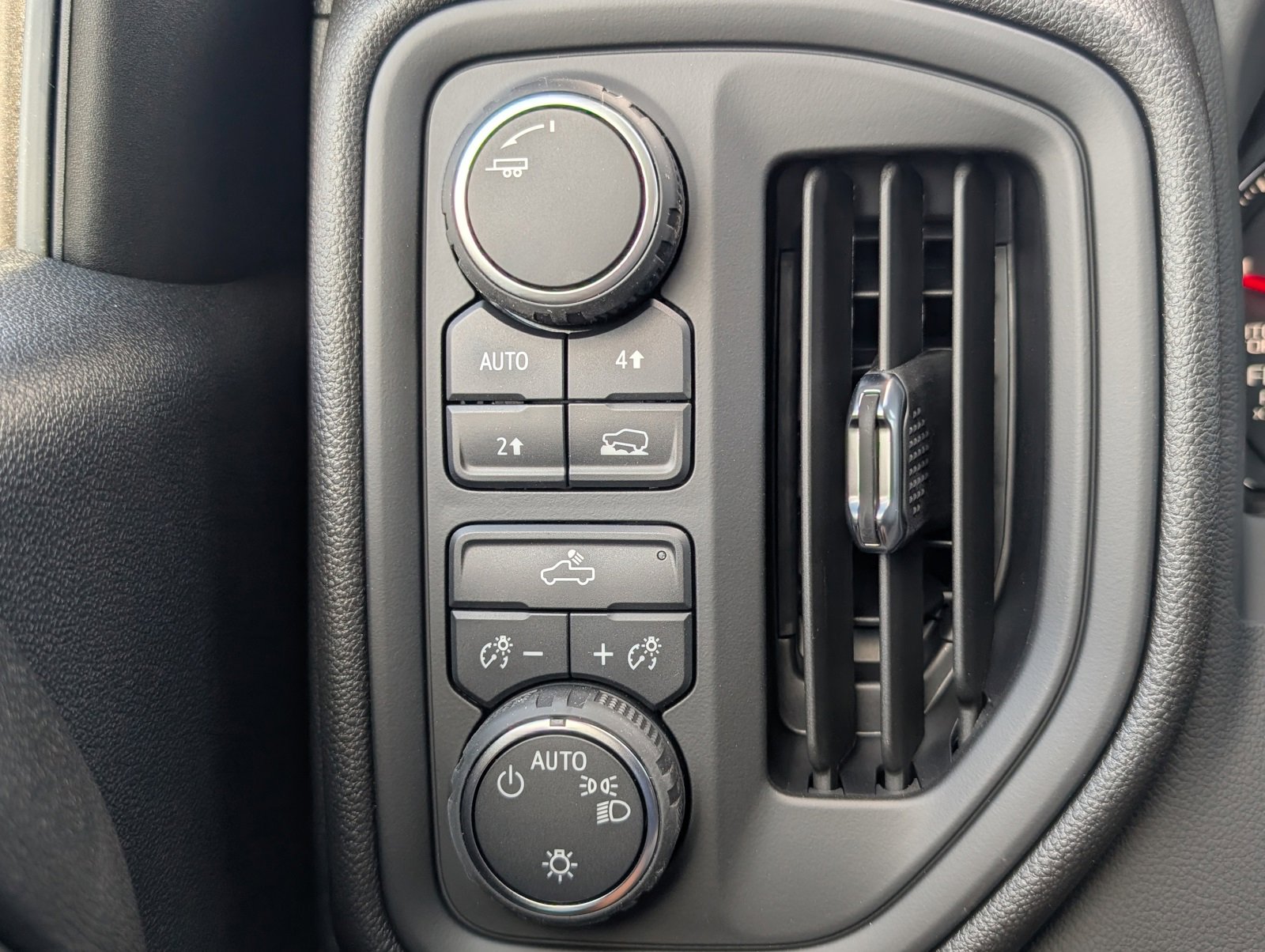 2025 Chevrolet Silverado 1500 Custom photo 10