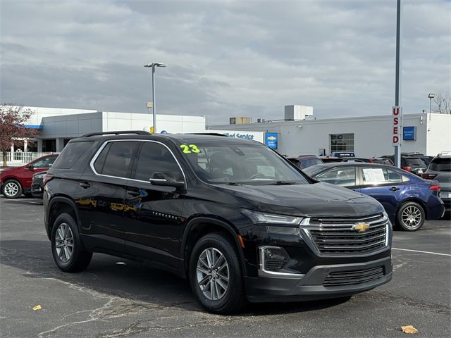 2023 Chevrolet Traverse Cloth photo 2