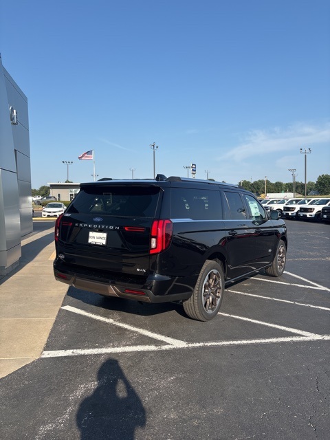 2025 Ford Expedition King Ranch MAX photo 2
