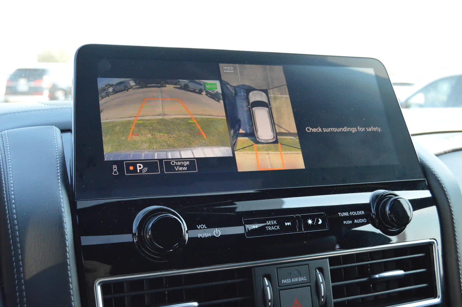 2023 Infiniti QX80 Sensory photo 11