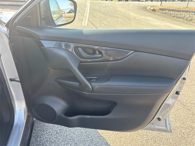 2019 Nissan Rogue S photo 18