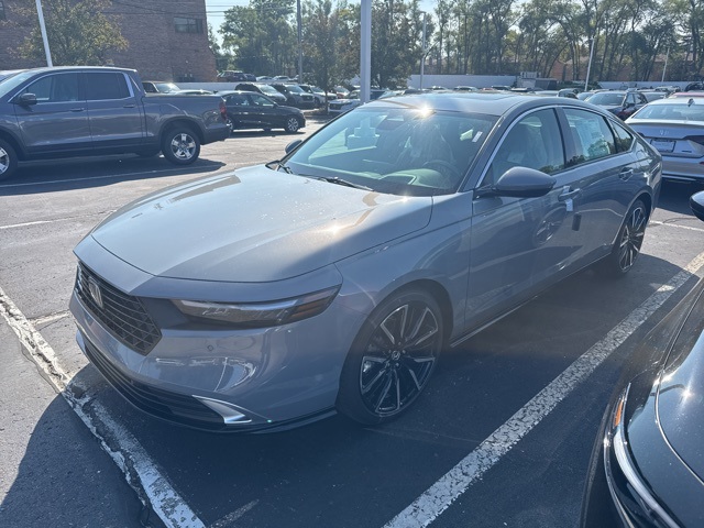2025 Honda Accord Hybrid Touring photo 3