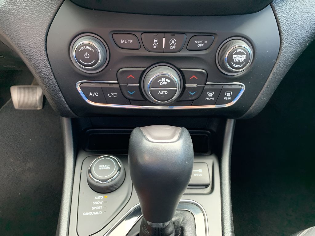 2023 Jeep Cherokee Altitude photo 21