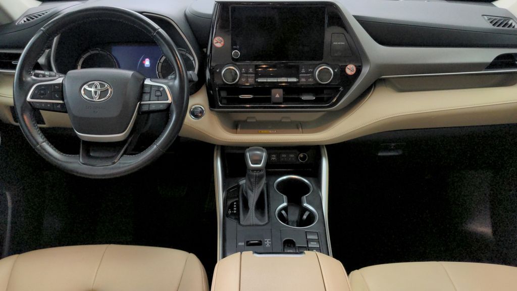 2023 Toyota Highlander L photo 15