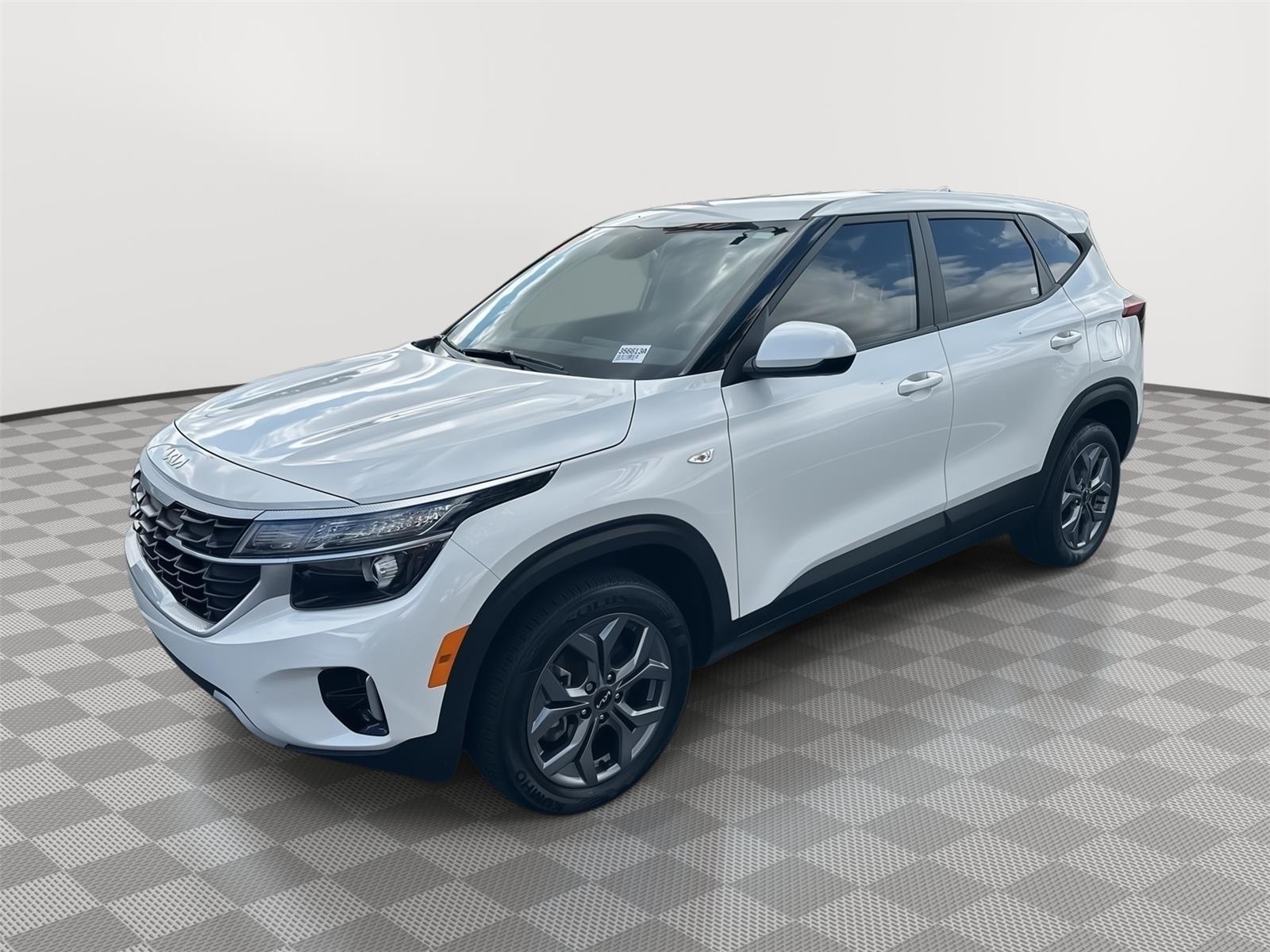 2024 Kia Seltos LX's photo