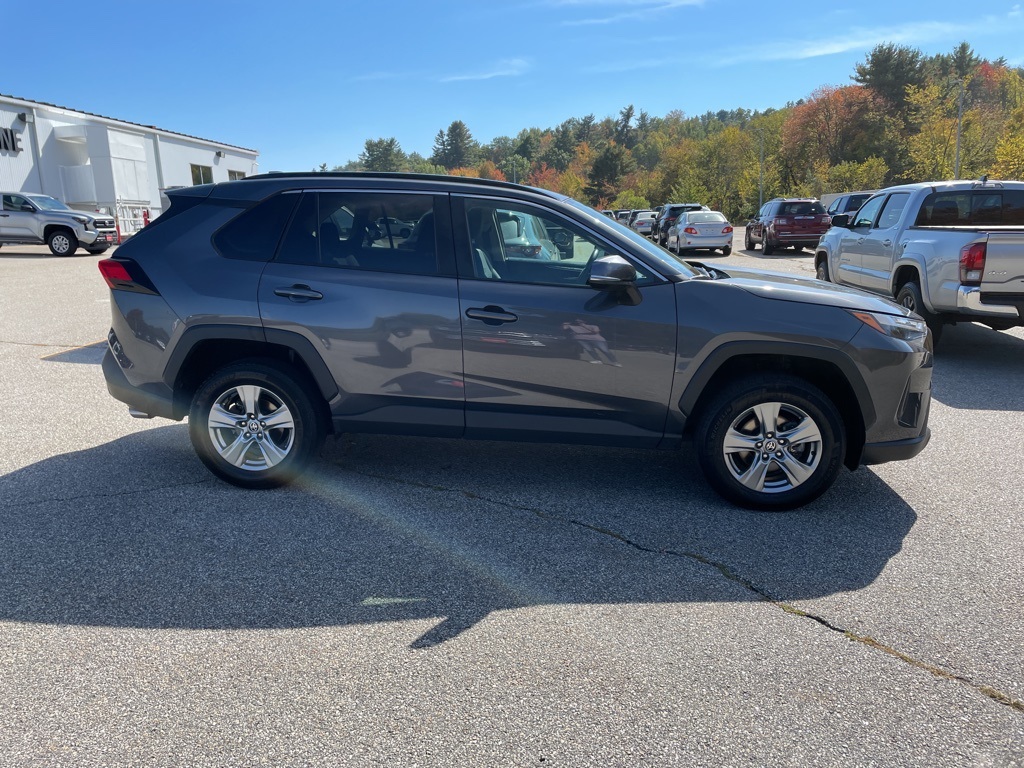 2023 Toyota RAV4 XLE photo 3