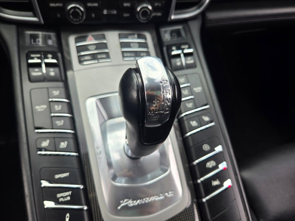2015 Porsche Panamera GTS photo 36