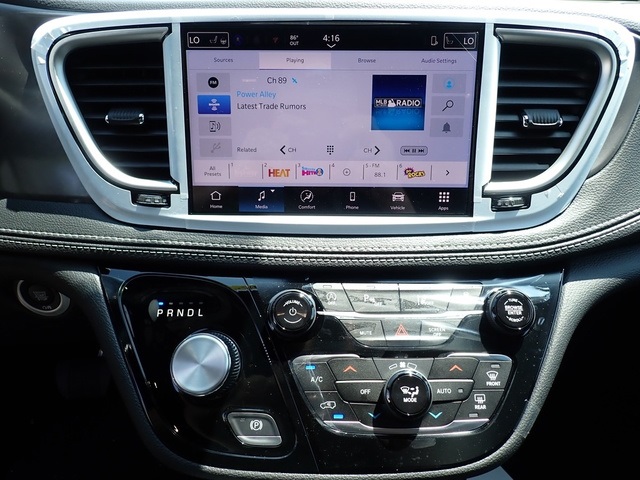 2025 Chrysler Pacifica photo 16