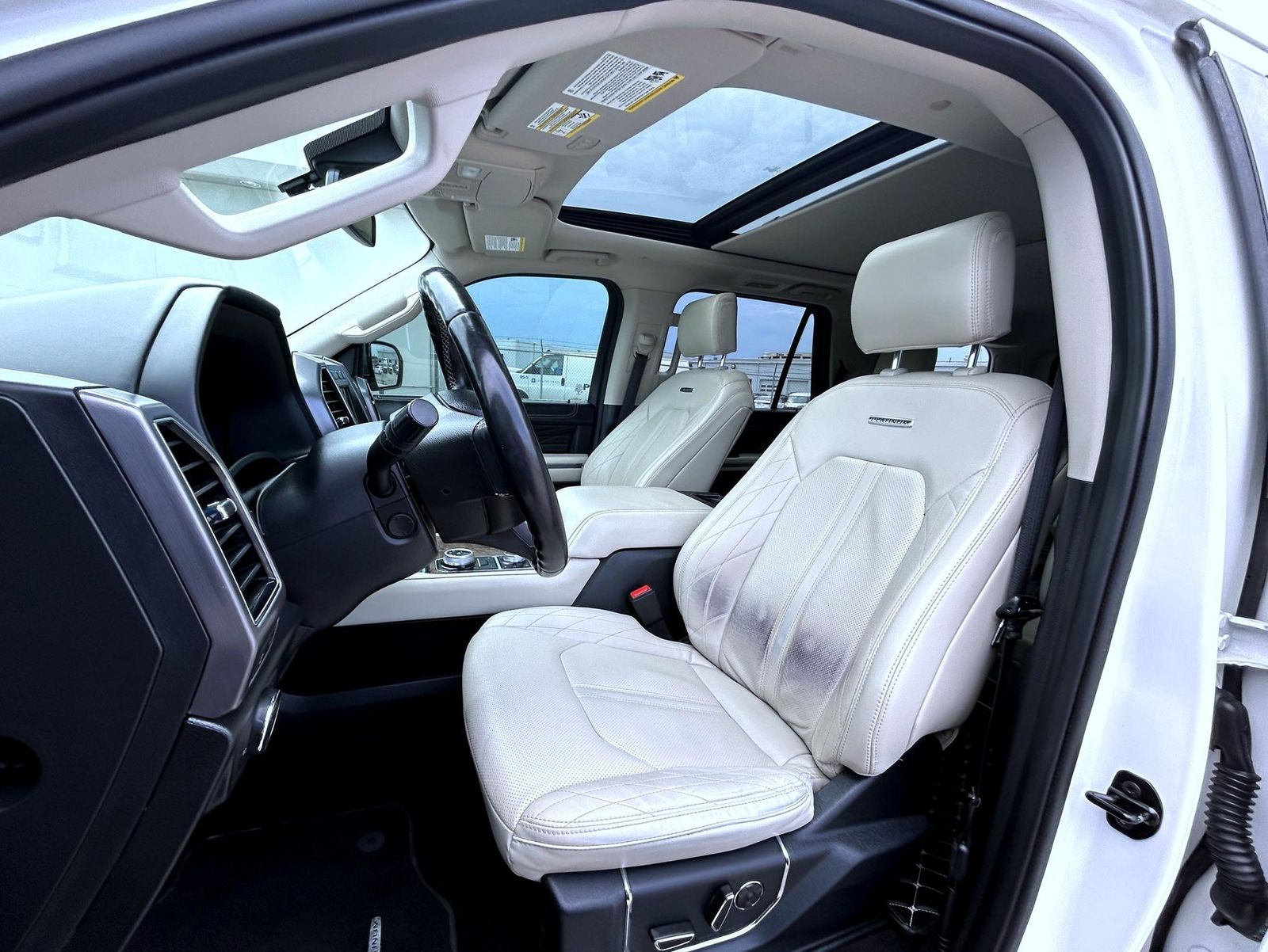 2021 Ford Expedition Platinum photo 10