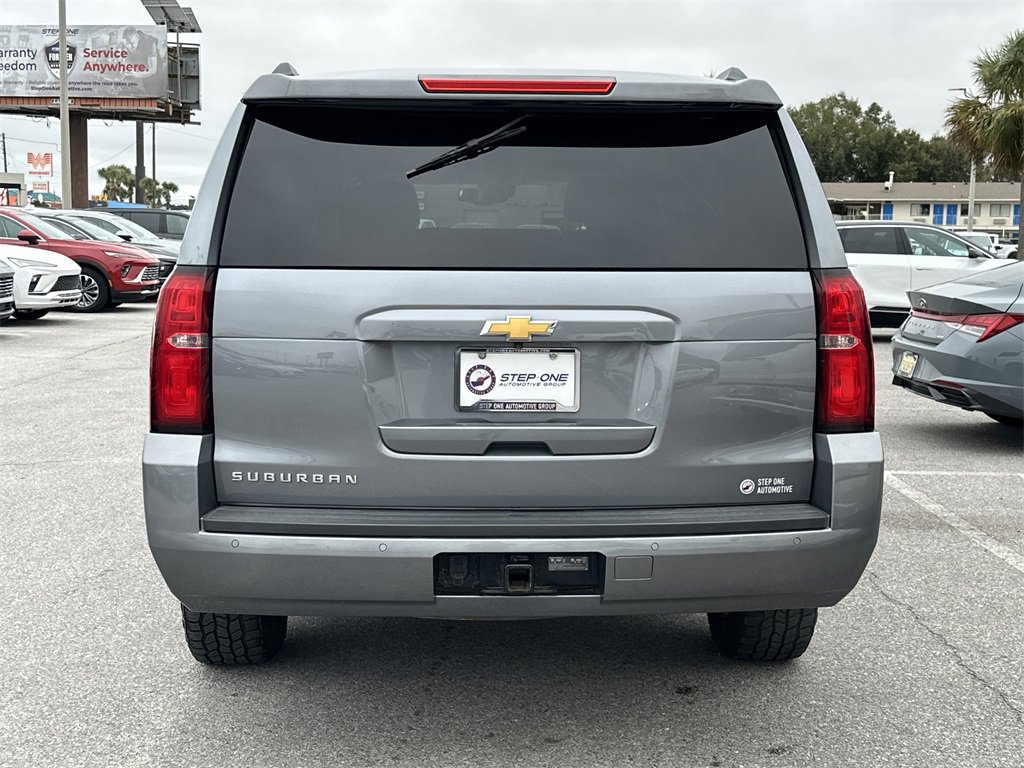 2018 Chevrolet Suburban LT photo 3