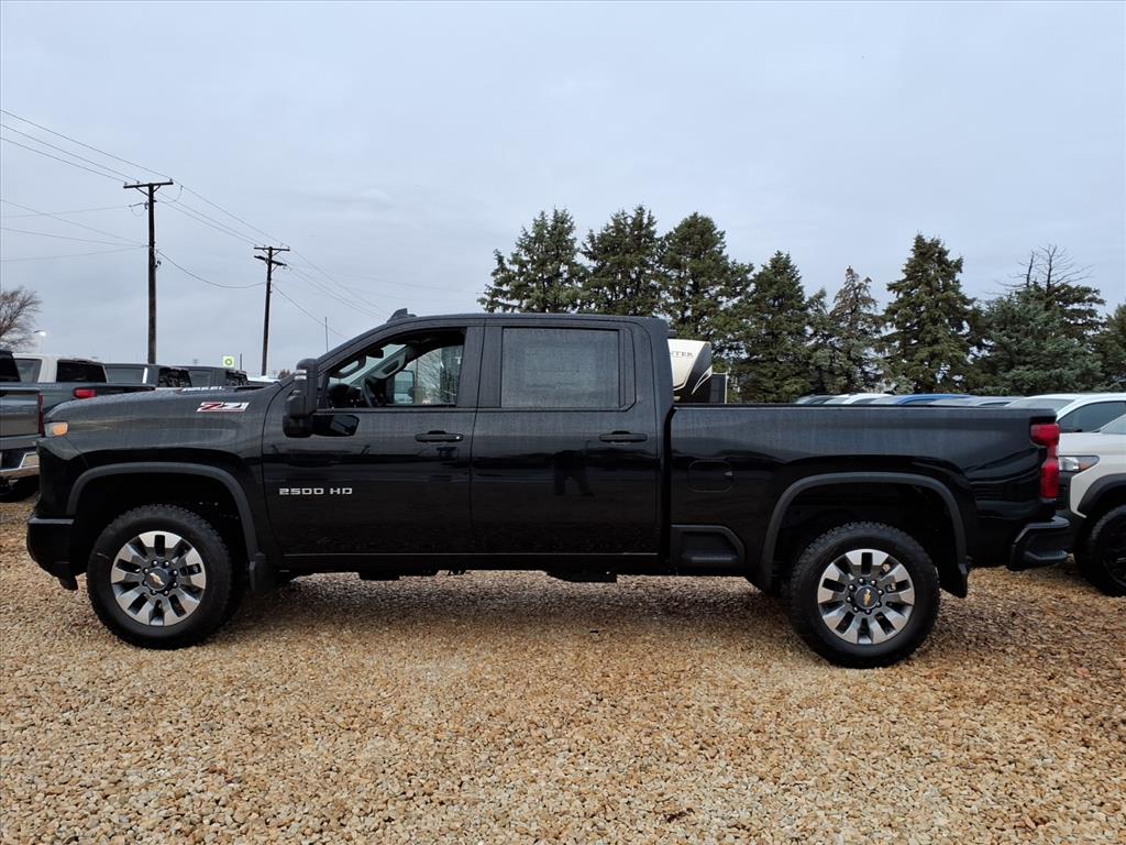 2026 Chevrolet Silverado 2500HD Custom photo 2