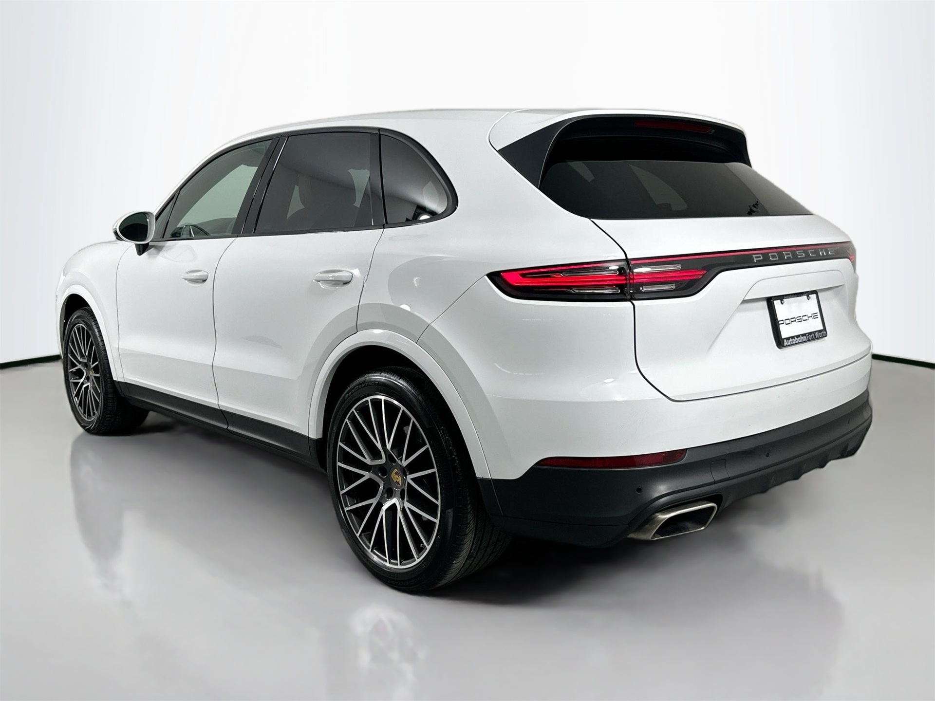 2022 Porsche Cayenne Base photo 3