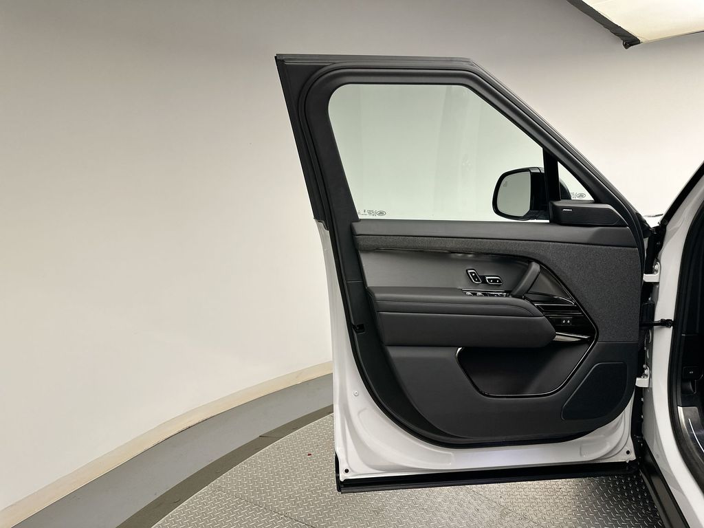 2023 Land Rover Range Rover Sport SE photo 17