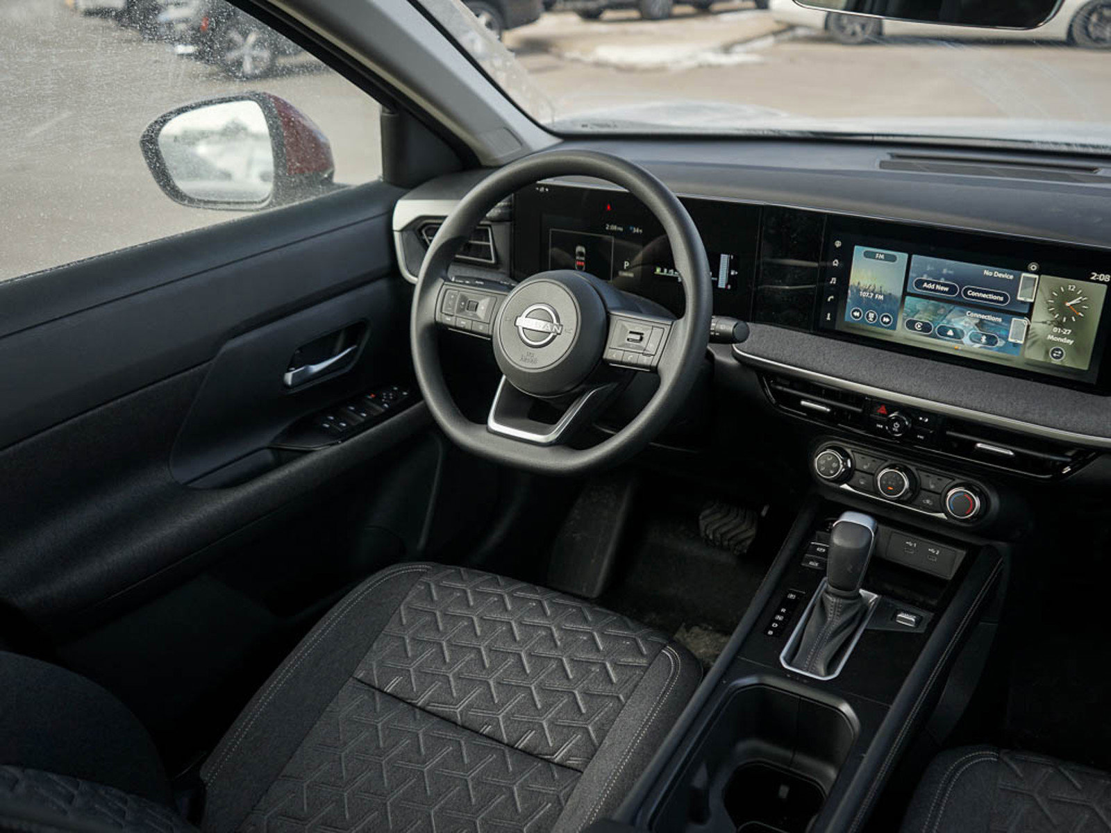2025 Nissan Kicks SV photo 13