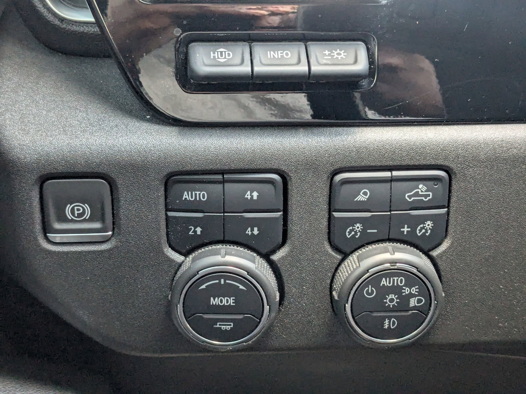2023 Chevrolet Silverado 1500 High Country photo 18