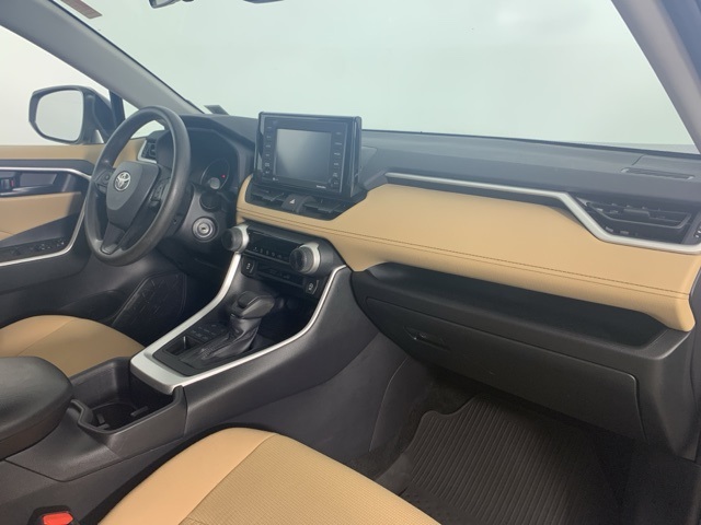 2022 Toyota RAV4 LE photo 23