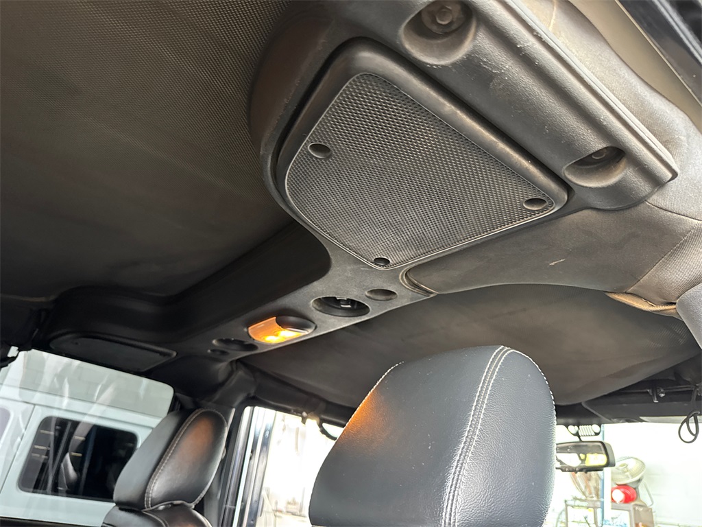 2015 Jeep Wrangler Unlimited Rubicon photo 4