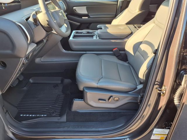 2025 Ford Expedition MAX photo 12