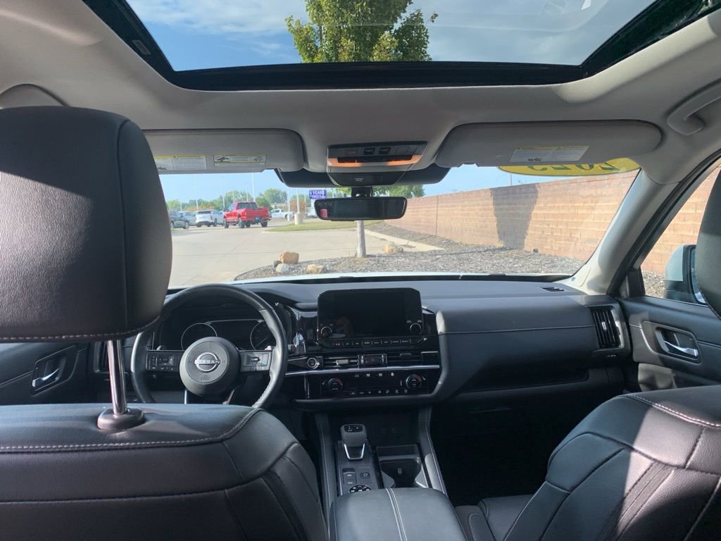 2023 Nissan Pathfinder SL photo 11