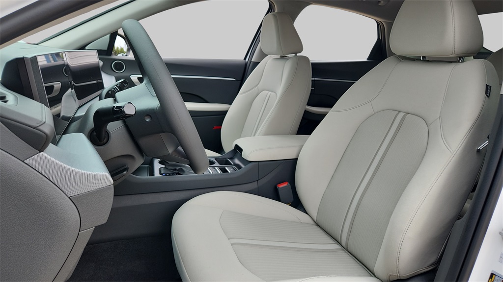 2025 Hyundai Sonata SE photo 18
