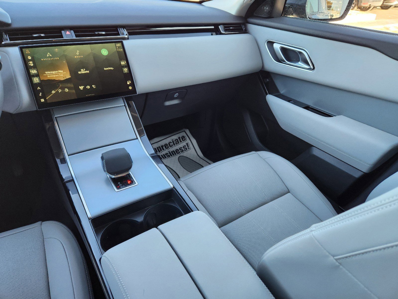 2025 Land Rover Range Rover Velar S photo 13