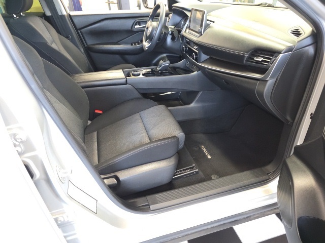 2024 Nissan Rogue SV photo 32
