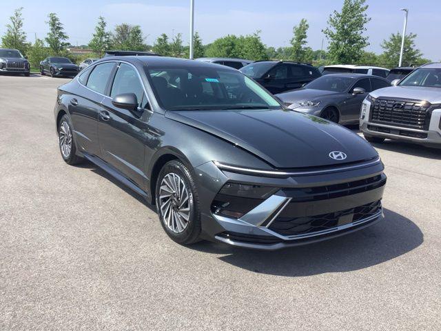 2025 Hyundai Sonata Hybrid SE photo 4