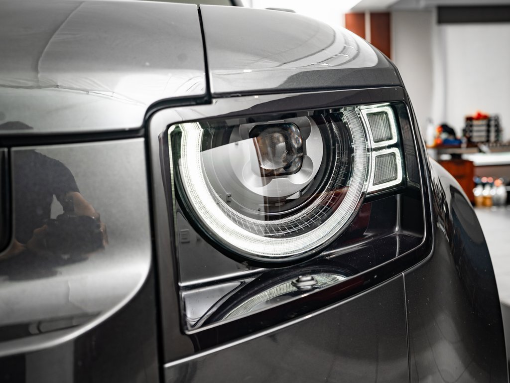 2023 Land Rover Defender 90 V8 photo 15