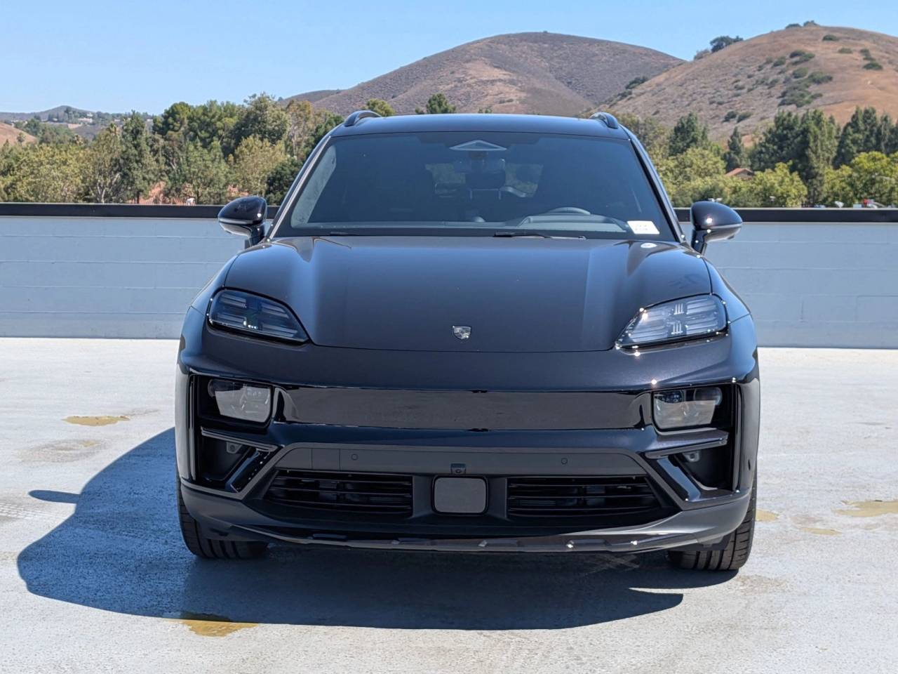 2025 Porsche Macan Electric Turbo photo 3