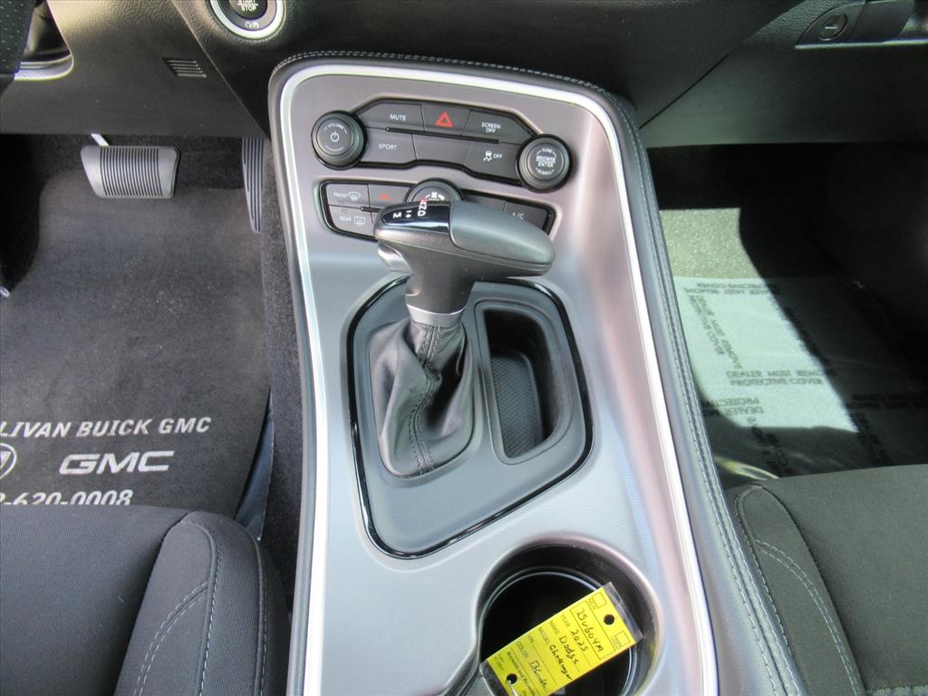 2022 Dodge Challenger SXT photo 18