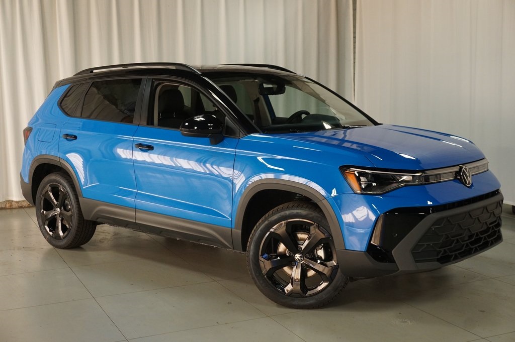 2025 Volkswagen Taos SE photo 2