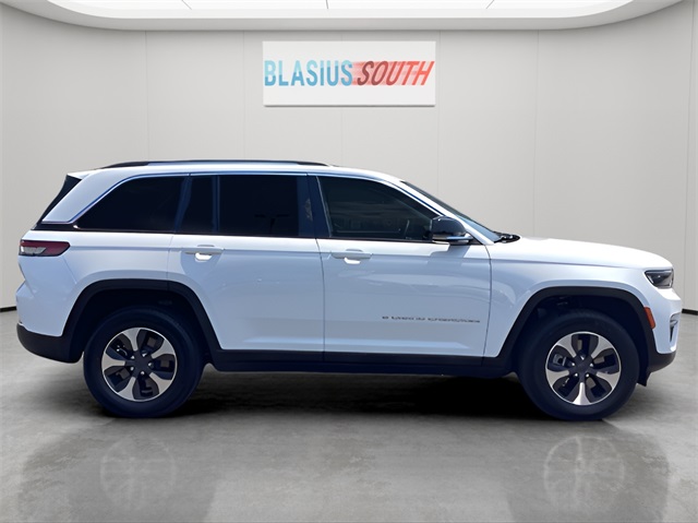 2023 Jeep Cherokee Sport photo 2