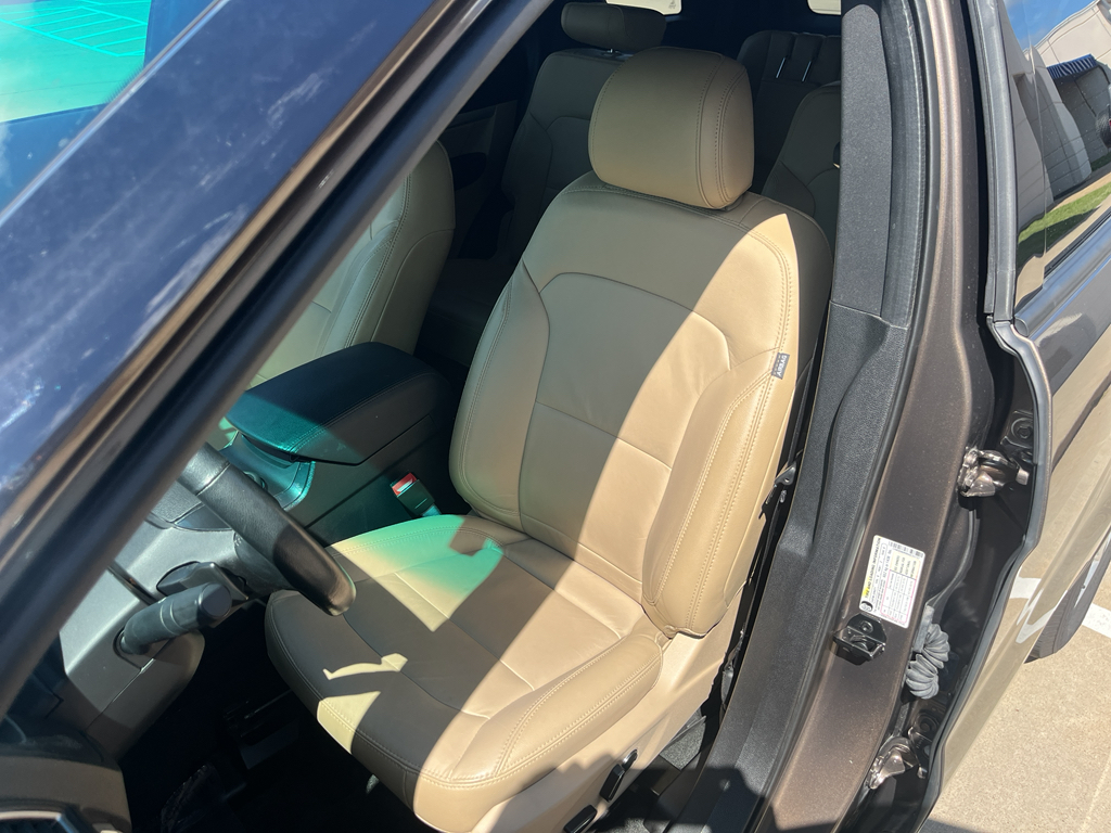 2016 Ford Explorer XLT photo 21